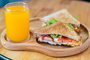 The Alley Hostel & Bistro