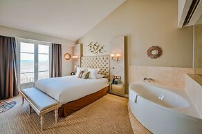 Grand Hotel Des Sablettes Plage, Curio Collection By Hilton