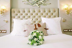 Grand Hotel Des Sablettes Plage, Curio Collection By Hilton