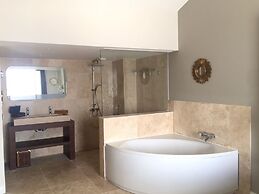 Grand Hotel Des Sablettes Plage, Curio Collection By Hilton