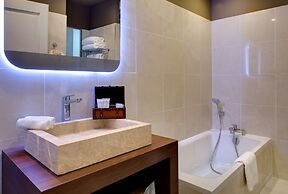 Grand Hotel Des Sablettes Plage, Curio Collection By Hilton
