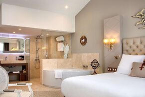 Grand Hotel Des Sablettes Plage, Curio Collection By Hilton