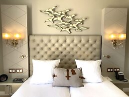 Grand Hotel Des Sablettes Plage, Curio Collection By Hilton