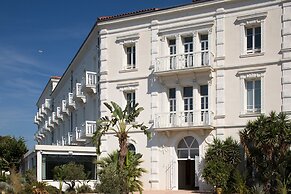 Grand Hotel Des Sablettes Plage, Curio Collection By Hilton