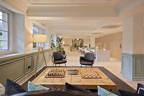 Melia White House Apartments