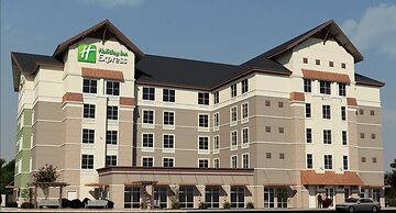 Holiday Inn Express & Suites Seattle South - Tukwila by IHG