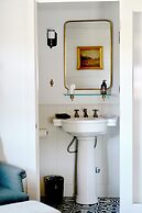 The Landing Hotel and Dining