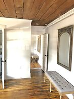 The Landing Hotel and Dining