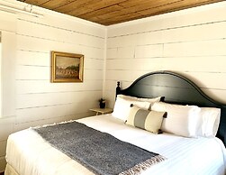 The Landing Hotel and Dining