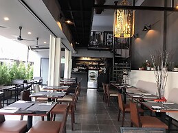 The Beach Cha Am Suite