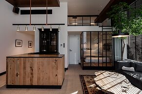 TRUNK (HOTEL) CAT STREET