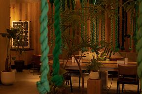 TRUNK (HOTEL) CAT STREET