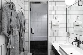 TRUNK (HOTEL) CAT STREET