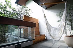 TRUNK (HOTEL) CAT STREET