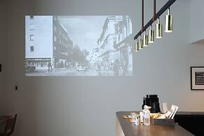 TRUNK (HOTEL) CAT STREET