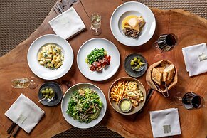 TRUNK (HOTEL) CAT STREET