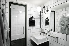 TRUNK (HOTEL) CAT STREET