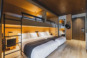 TRUNK (HOTEL) CAT STREET