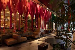 TRUNK (HOTEL) CAT STREET