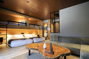 TRUNK (HOTEL) CAT STREET