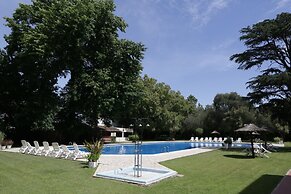 Howard Johnson by Wyndham Escobar Hotel