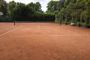 Howard Johnson by Wyndham Escobar Hotel