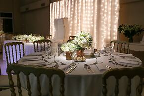 Howard Johnson by Wyndham Escobar Hotel