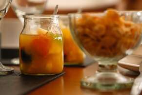 Howard Johnson by Wyndham Escobar Hotel