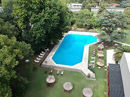 Howard Johnson by Wyndham Escobar Hotel