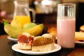 Howard Johnson by Wyndham Escobar Hotel