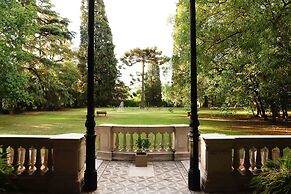 Howard Johnson by Wyndham Escobar Hotel