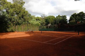 Howard Johnson by Wyndham Escobar Hotel