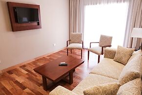 Howard Johnson by Wyndham Escobar Hotel