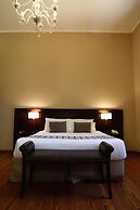 Howard Johnson by Wyndham Escobar Hotel