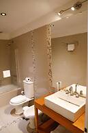 Howard Johnson by Wyndham Escobar Hotel