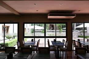 Howard Johnson by Wyndham Escobar Hotel