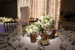 Howard Johnson by Wyndham Escobar Hotel