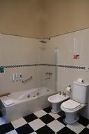 Howard Johnson by Wyndham Escobar Hotel