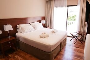 Howard Johnson by Wyndham Escobar Hotel