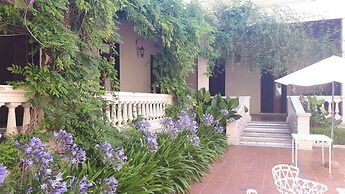 Howard Johnson by Wyndham Escobar Hotel