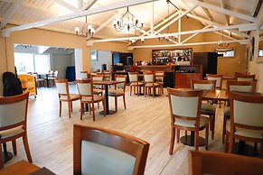 Howard Johnson by Wyndham Escobar Hotel