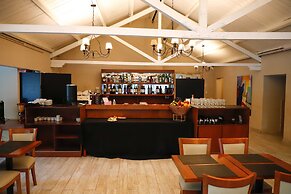 Howard Johnson by Wyndham Escobar Hotel