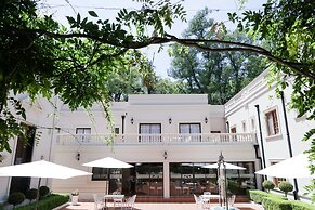 Howard Johnson by Wyndham Escobar Hotel