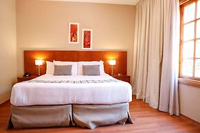 Howard Johnson by Wyndham Escobar Hotel