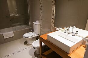 Howard Johnson by Wyndham Escobar Hotel