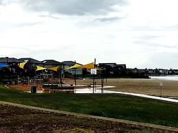 Deluxe Lake View House