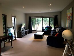 Deluxe Lake View House