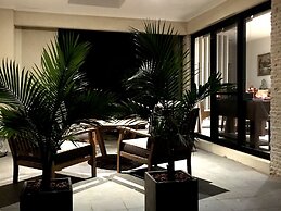 Deluxe Lake View House