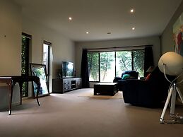 Deluxe Lake View House