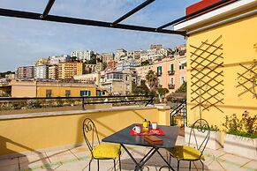 Bright Rooftop by Napoliapartments